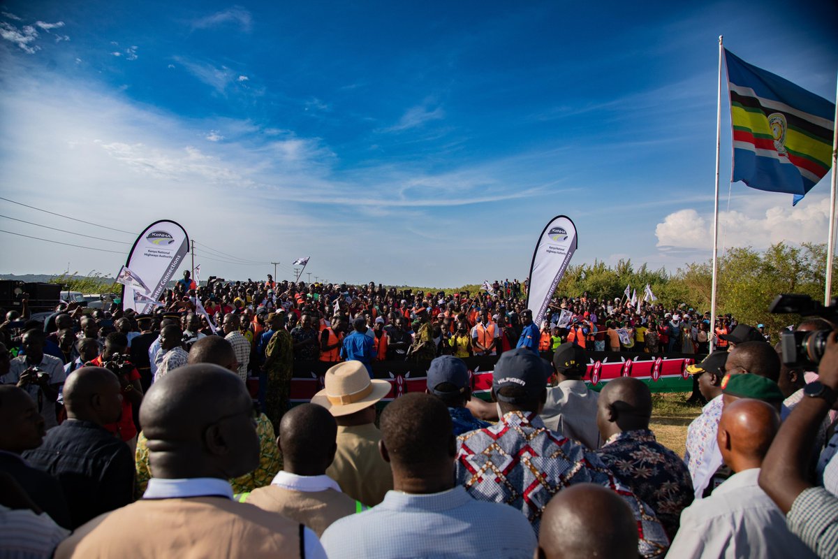 WilliamsRuto's tweet photo. The improvements we are undertaking in our transport network are strategic interventions aimed at accelerating our country’s transformation agenda. https://t.co/tNtNBnflC2