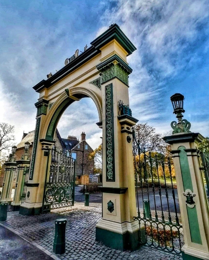 Pearson Park Archway and Gates.

#hull #yorkshire #travel #architecture #listedbuilding
