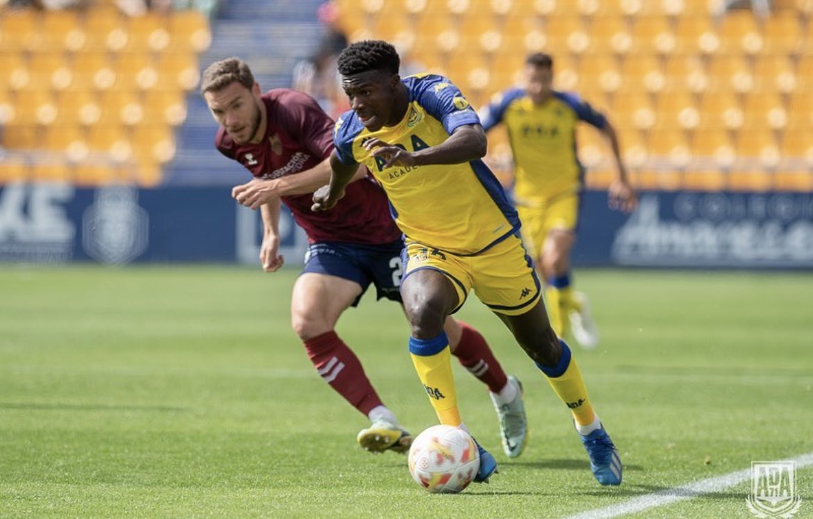 ®️ El Real Madrid está siguiendo a Markus Anderson y a Addai para reforzar al Castilla. Dos extremos potentísimos. Markus del Rayo Majadahonda, y Addai del Alcorcón. 

De momento, en el club no hay previsión de hacer fichajes en invierno. Pero los dos están en la lista

<a href="/relevo/">Relevo</a>