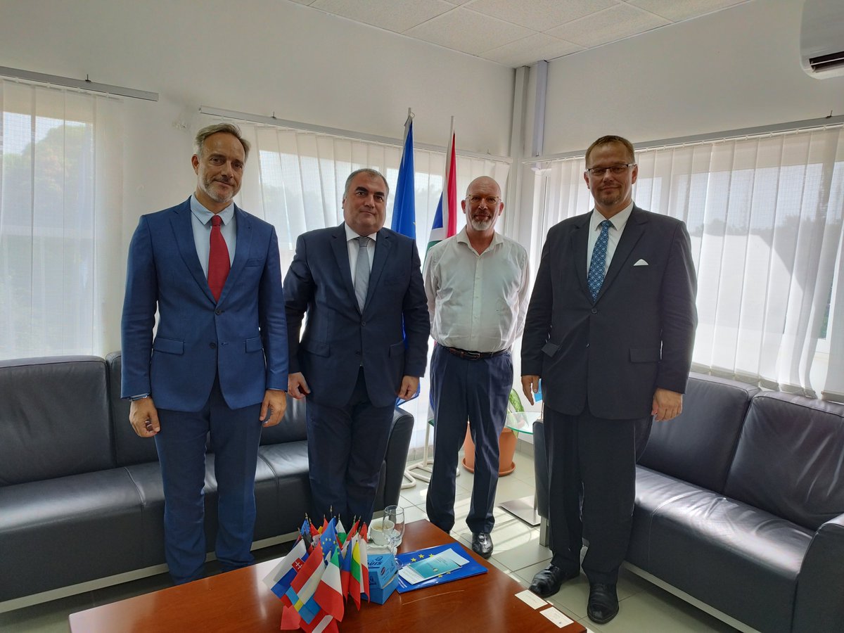 BZdaniuk's tweet photo. Together with my Colleague, the Ambassador of #Romania Mr. Nicolae Năstase, I was received today by H.E. Mr. Corrado #Pampaloni, Ambassador of the #EuropeanUnion to The #Gambia. #Poland is honoured to be part of the #TeamEurope approach, relevant in #Africa 🌍 &amp; beyond.
🇪🇺🇬🇲🇷🇴🇵🇱 https://t.co/glJUPaLV2l