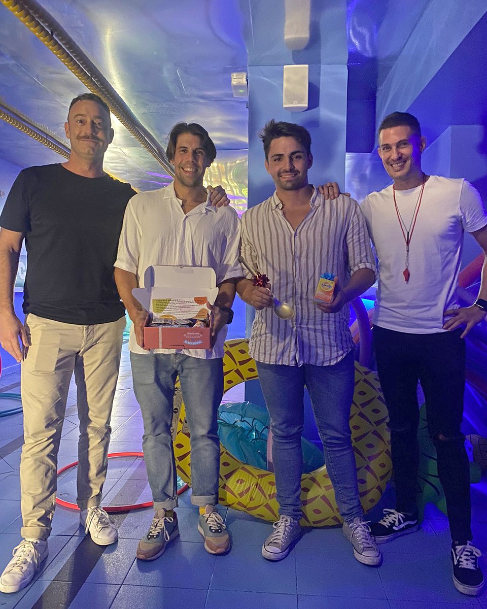 campuswpcamp's tweet photo. (1/2) 🎉 Este sábado celebramos la fiesta de los 10 años de WP CAMP con entrenadores y staff en Barcelona 🥳

👑 Tuvimos Buzón Marujón, Mr y Ms WP CAMP, juegos, competiciones y una tarta espectacular 🎂

#waterpolo #WPCAMP10 https://t.co/Rf0y5ChZaR