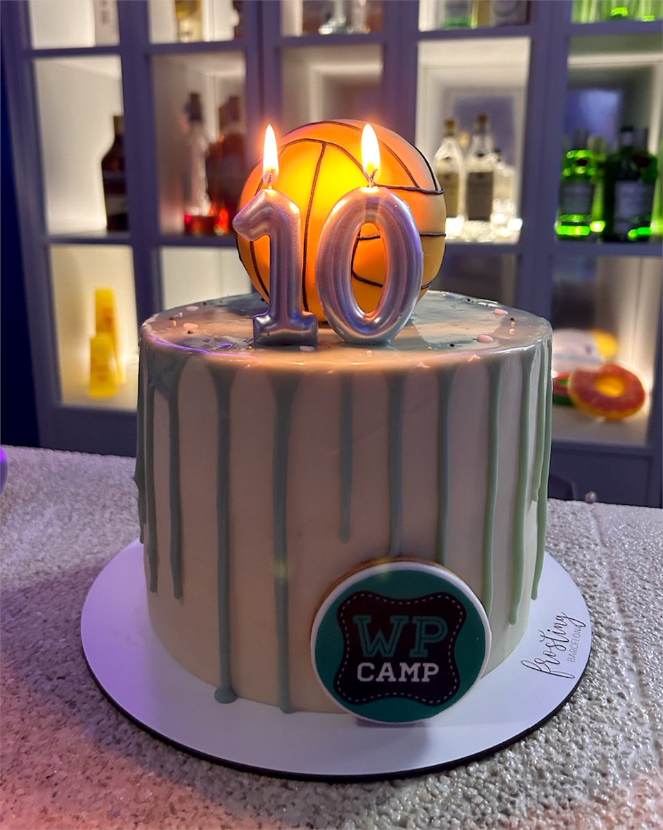 campuswpcamp's tweet photo. (1/2) 🎉 Este sábado celebramos la fiesta de los 10 años de WP CAMP con entrenadores y staff en Barcelona 🥳

👑 Tuvimos Buzón Marujón, Mr y Ms WP CAMP, juegos, competiciones y una tarta espectacular 🎂

#waterpolo #WPCAMP10 https://t.co/Rf0y5ChZaR
