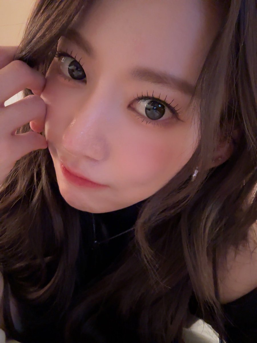 Esta es mi carita pensando que me voy a escapar al #로켓펀치𓈒᭬𝟷𝑠𝑡𓊈𝑦𝑒𝑎𝑟𓊉 de mis reinas <a href="/rxcketpunch_twt/">ROCKET PUNCH 🥊</a> porque así voy a poder estar en modo chismosa con ellas toda la tarde.

⋆ 𝐘u𝚔i ᨘin 𝚠onɗeʀ𝚕a𝕟𝗱 ໑