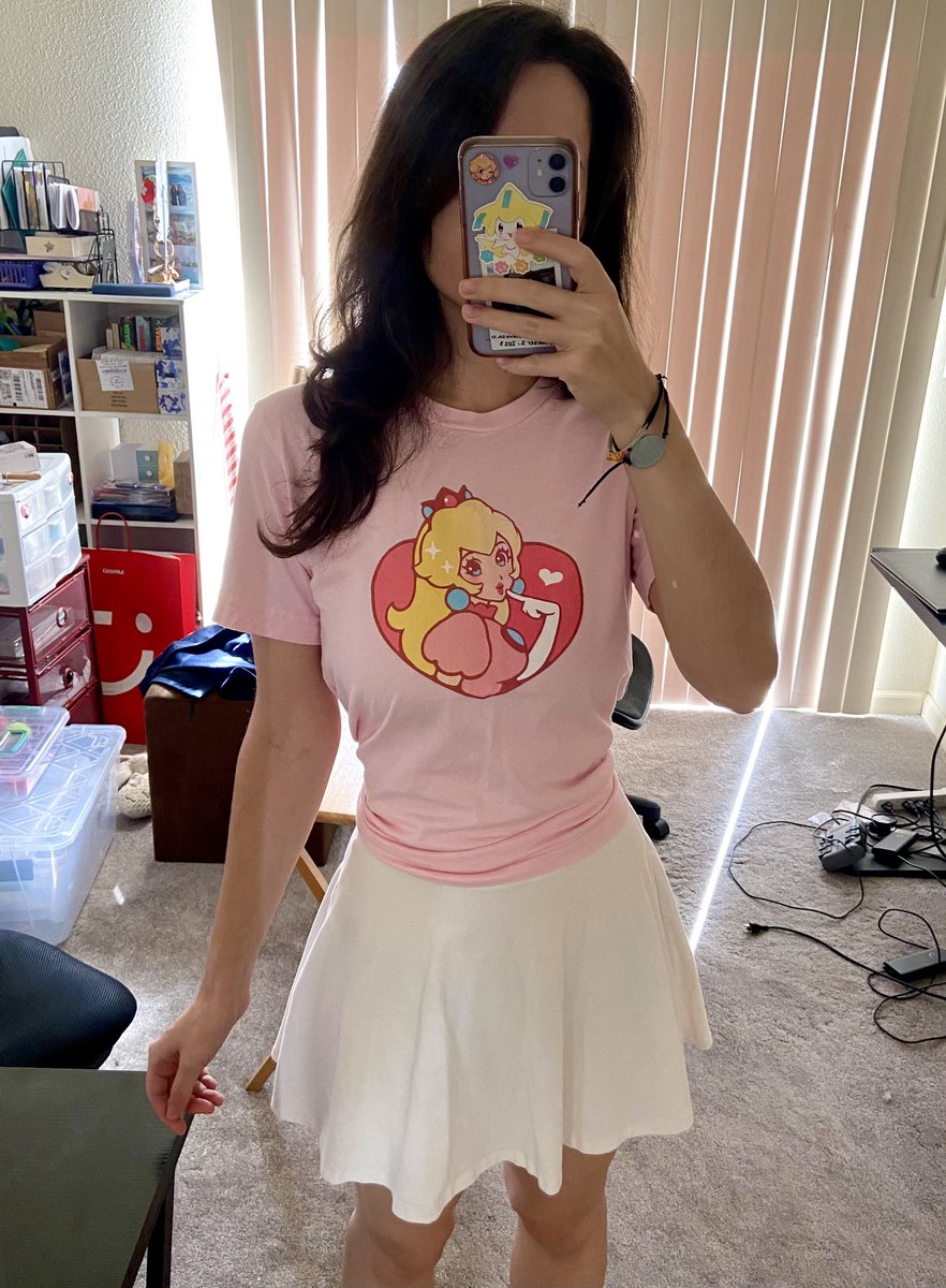 jivke's tweet photo. i had made this peach shirt as a little test and am deciding to give it away! it is size S and 100% cotton. 
rules:
- retweet to enter
- must be 18+
- winner randomly drawn will be DM'd @ 10/9 8PM PST 
(apologies for not having any new drawings this past year 😭) https://t.co/qNaKMrOxsU