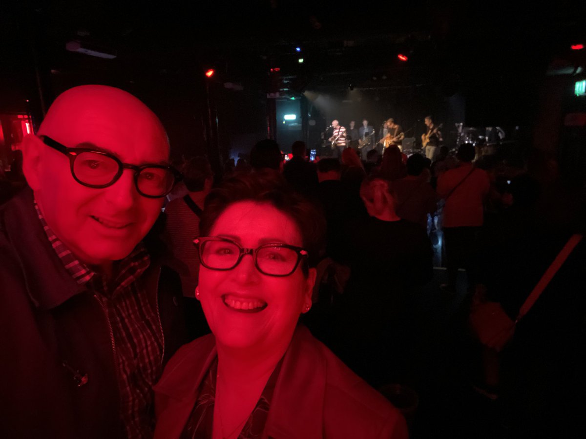 JohnMDArcy's tweet photo. Brilliant gig at @LimelightNI with @Haircut100 @NickHeyward … 8 piece band, with brass section and amazing percussionist #LovePlusOne #FavouriteShirts https://t.co/eoidTVZqgn