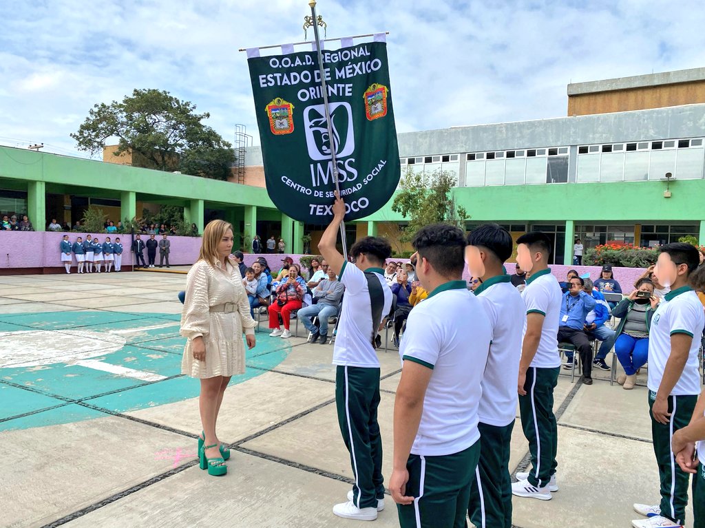 IMSSedomexote's tweet photo. En una emotiva ceremonia, la Titular de #IMSSEdomexOriente, Dra. Miriam Sánchez Castro, tomó protesta y abanderó a los deportistas de nuestros Centros de Seguridad Social que participarán en los Juegos Nacionales #ODEIMSS en #Oaxtepec. ¡Mucha suerte a nuestros representantes! https://t.co/a6x2Cv8MvN