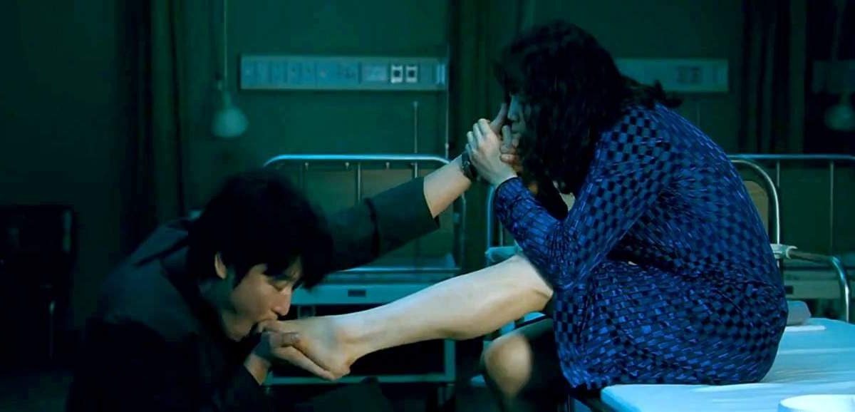 Gibboanxious's tweet photo. @BatEatsMoth I don't know why the vampires always bite-telegraphing in the movies, Mr. Moth. It doesn't happen in #Thrist. But of course, that is far from a Hollywood movie. There is a lot of suck-telegraphing in it though.
https://t.co/knzdHY6zFt https://t.co/cD8uX2QGVy