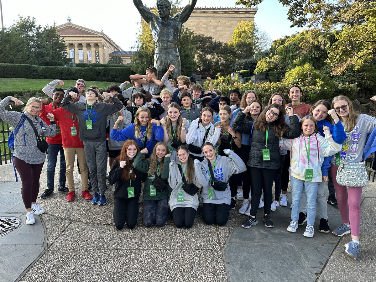 MrReid_HMS's tweet photo. Bus 3 at the Rocky statute and the famous steps! https://t.co/W3OHsQRW5l