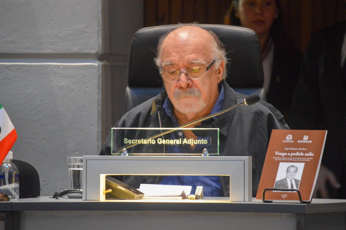 PatriciaSoria_'s tweet photo. "Vengo a pedirle asilo" es un testimonio de la valentía de Don Vicente Muñiz Arroyo, Embajador de México en Uruguay, quien se jugó la vida por defender la Democracia y salvar a cientos de compatriotas víctimas de la dictadura en nuestro país.
Un humanista y demócrata de pura cepa https://t.co/Uglxjd8xe4