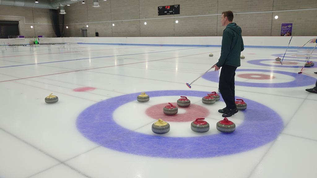 dunblanecurling's tweet photo. Faced with a difficult double shot against us for an 8-ender in the second end we escaped with a loss of 3 and went on to win 10-4 tonight in the CPL Vs Keir2. Well played both teams. Left the rink to a humid 17c outside at 10.30pm #heatingoff #trycurling @thepeakstirling https://t.co/pCdS4bIF4P