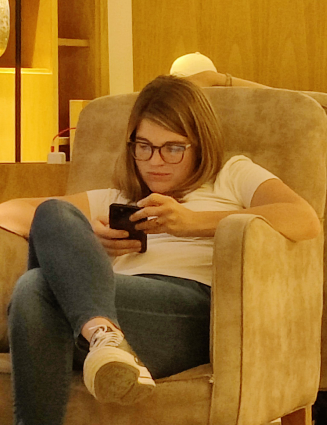 TraductorTeAma's tweet photo. Delfina Rossi en el VIP de Ezeiza.
Los kirchneristas tienen más millas aéreas que equipo de la NBA. https://t.co/BUkR3Lz1cj