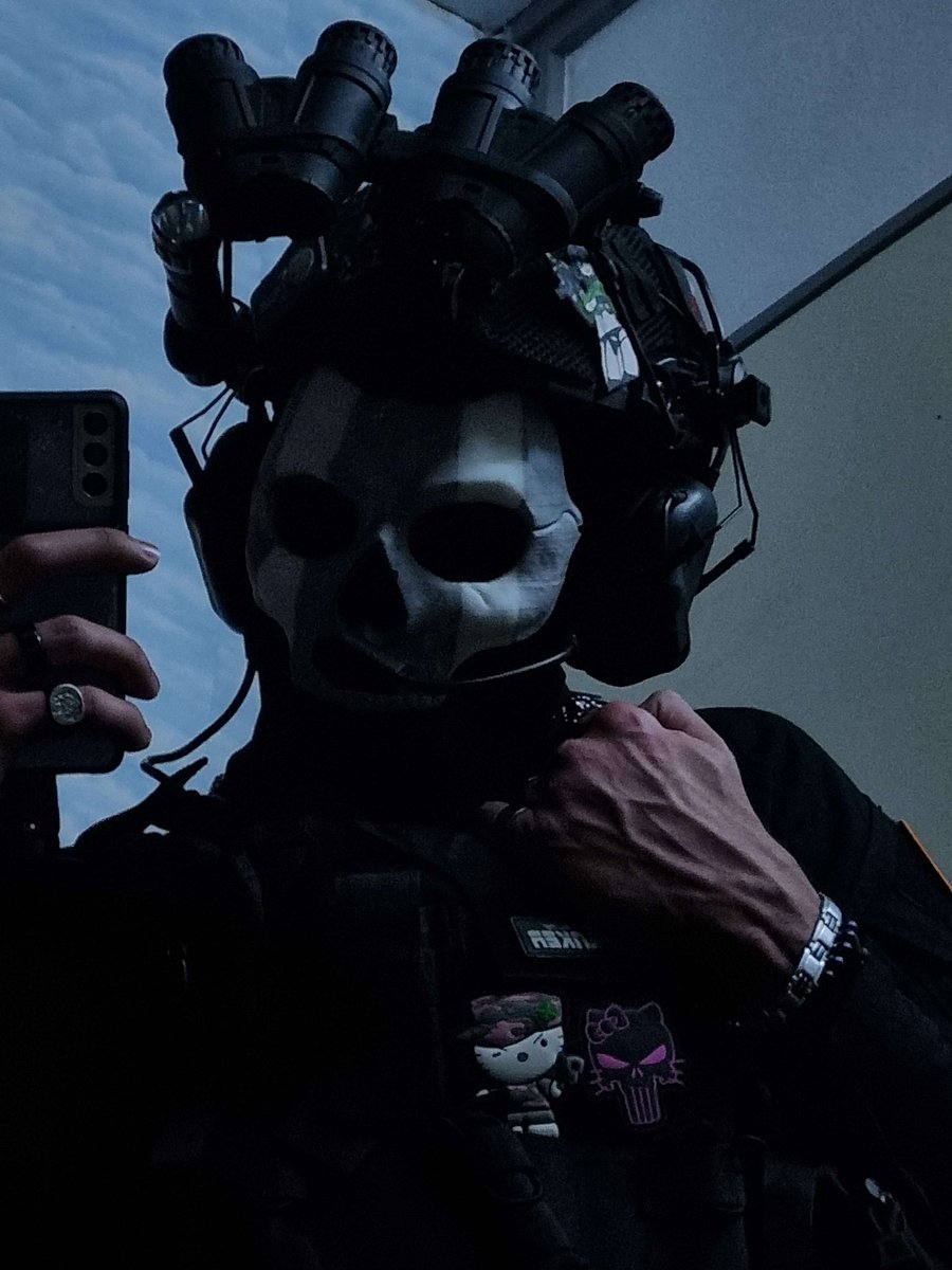 idkshitssad's tweet photo. Hands again since u guys like it sm last time?
#ghost #SimonGhostRiley #CallofDuty    #HelloKitty #maskedmen https://t.co/2fhMZWms26
