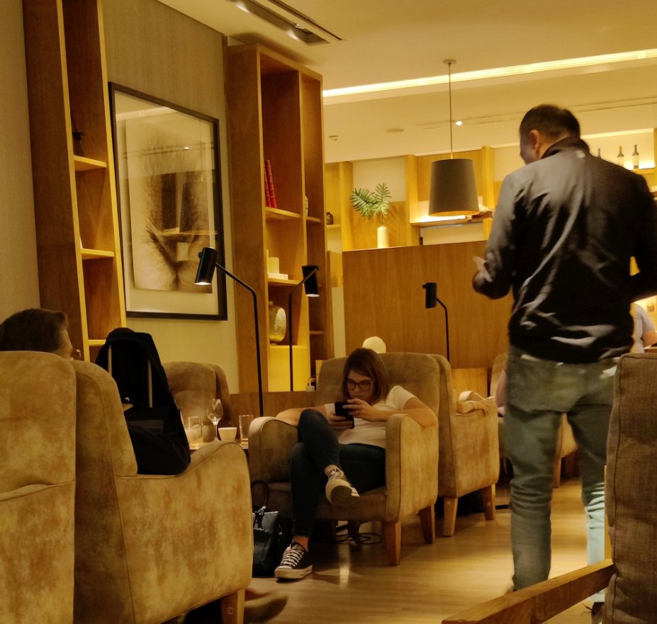 TraductorTeAma's tweet photo. Delfina Rossi en el VIP de Ezeiza.
Los kirchneristas tienen más millas aéreas que equipo de la NBA. https://t.co/BUkR3Lz1cj