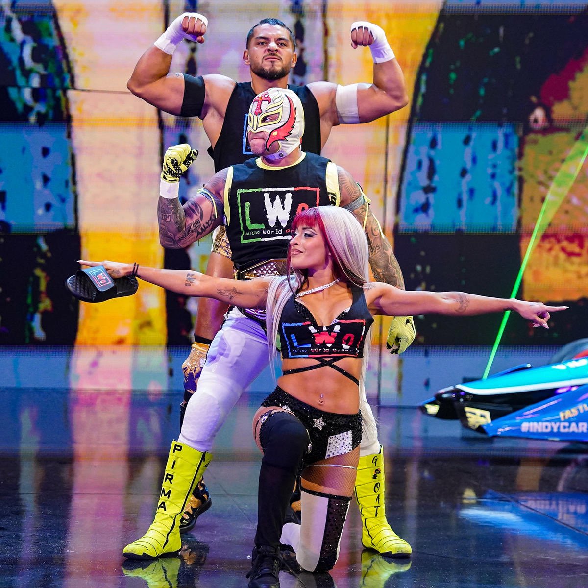 #WWEFastlane 😍😍🖤🖤🖤 #LWO @ZelinaVegaWWE @EscobarWWE @reymysterio