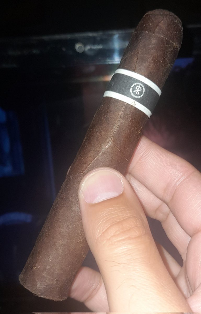 #Cigar #cigars @RebelChefJay @RoMaCraft @cigarsmoke @CalvinThomps99 @CigarChairman @Cigar_Lair @bigbucky24 @ChacocII @cigarguyh @Not_That_JB @Constan70997526 @keepmovin2020 @Mr24705988 @CigarSense @cem_erten @DeanWarman1 @UnicoDesde1979 @NinoInzerillo @ValBradshaw @nanoeizio