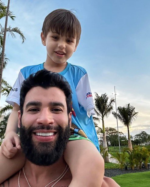 calmsuitaa's tweet photo. Como são parecidos 🤏🏻😭 https://t.co/xQf0PLqd92