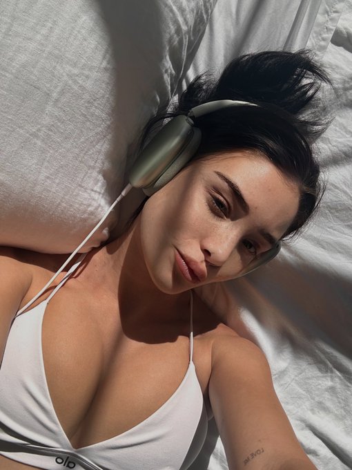 study break 📚 https://t.co/biNNQoOkYp