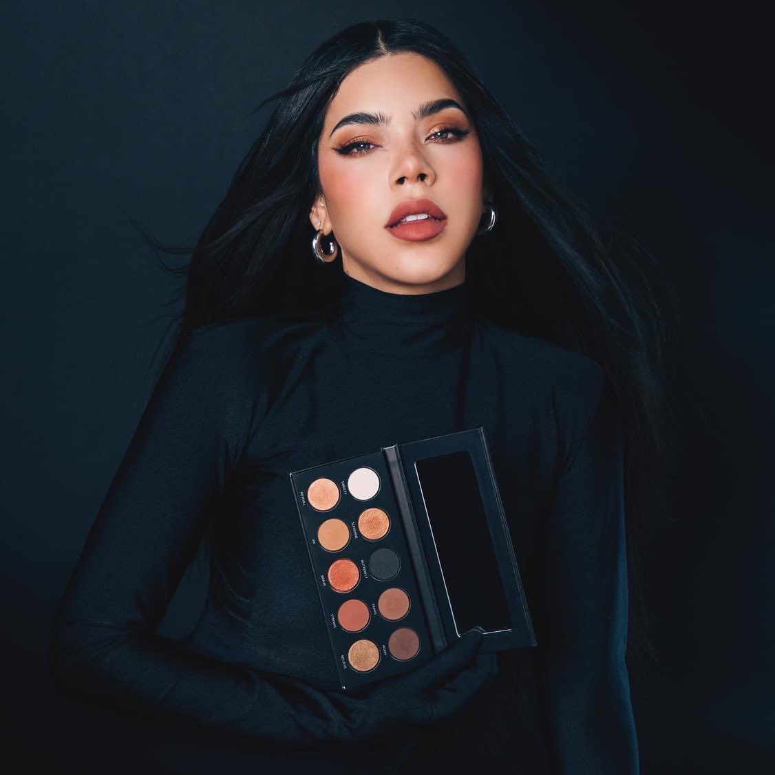 KeninisMx's tweet photo. Kenia OS ha lanzado la paleta de sombras de su línea de maquillaje ‘KOS Beauty’. https://t.co/9mGNbWQwzP