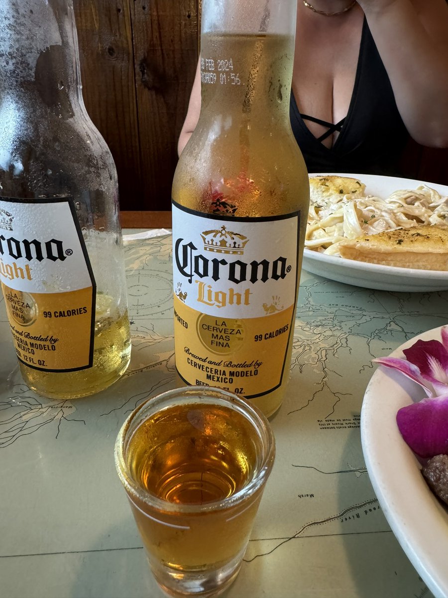 NFT_onWeb3's tweet photo. Having a drink Mi Amor and I. Key Largo Ya’ll https://t.co/TEjENskuVj