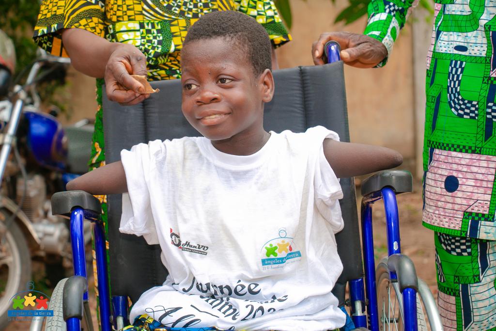 Rappelons-nous que:

Les droits des personnes handicapées, sont des droits humains. 🤗
La diversité nous rend plus forts. 💪🏾
L'inclusion est notre responsabilité collective. 🫂

Continuons donc de briser les barrières et de construire un monde où chacun a sa place.
👭👨‍🦯👨‍🦽🧍🏾‍♀️ ♥️