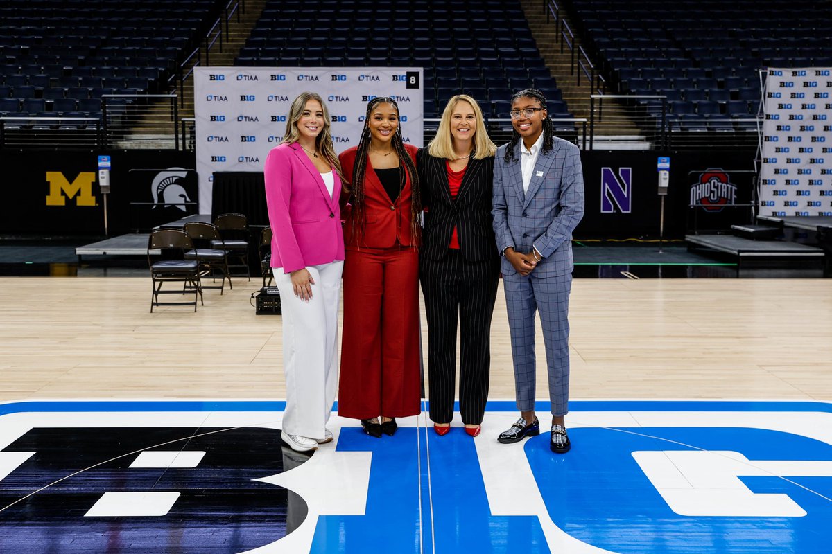 TerpsWBB's tweet photo. Terps on the B1G Stage 🔦🐢 https://t.co/SpEd6TZlln