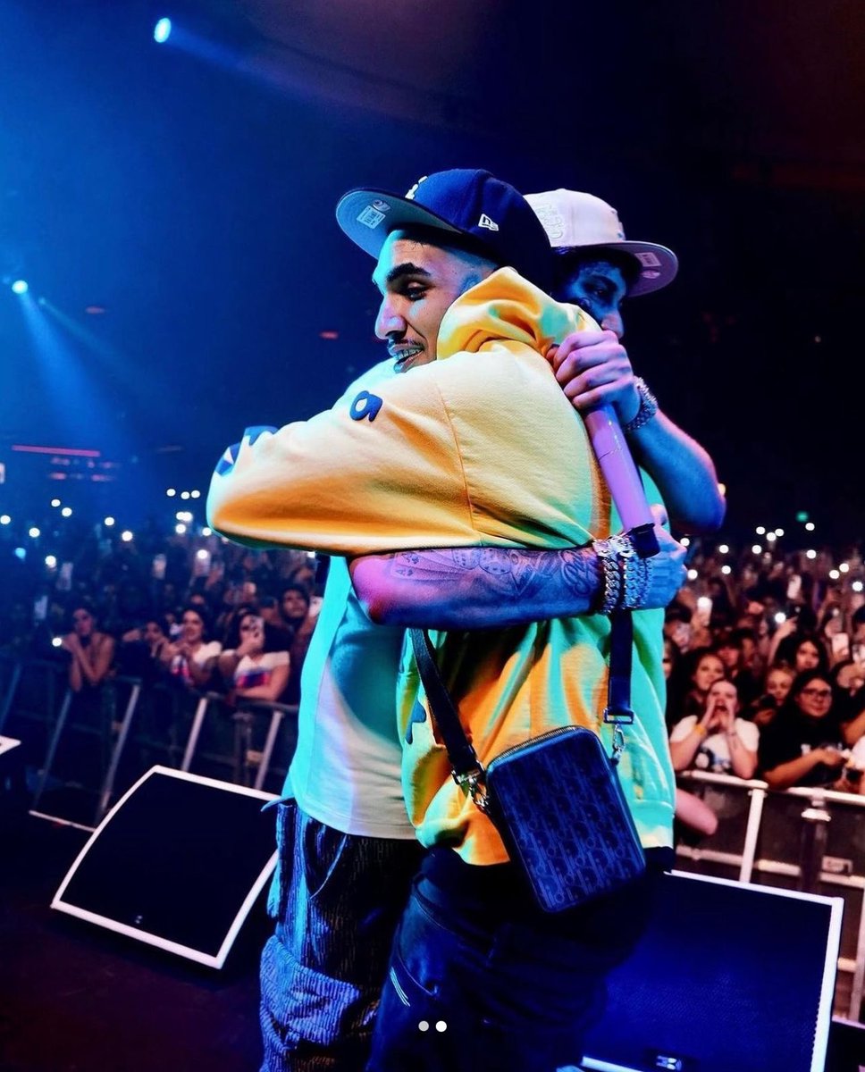 rahlm222's tweet photo. fr my fav picture on the internet rn @OHGEESY @fenix_flexin @SHORELINEMAFIA https://t.co/0kweGQXUC3
