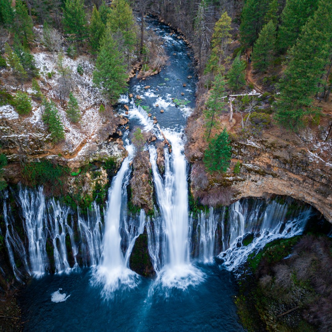 Burney Falls - The hike is short only a mile with very little incline. The trail is in McArthur #BurneyFalls Memorial State Park. If you're headed that way do the Upper, lower, and middle falls too. Luxury will be waiting at @MossbraeHotel when you've finished your day. #NorCal