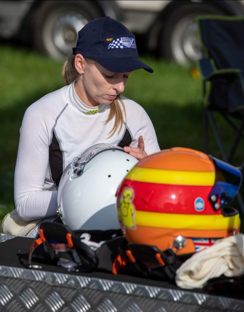 BeckyCrocombe's tweet image. I should have used this amount of concentration for my first practice on Saturday @gocurborough. Remind me of this next year @laurencemarks64 🤣 📷 Mark Beckett #FormulaFord #OctoberSun #HSASprint