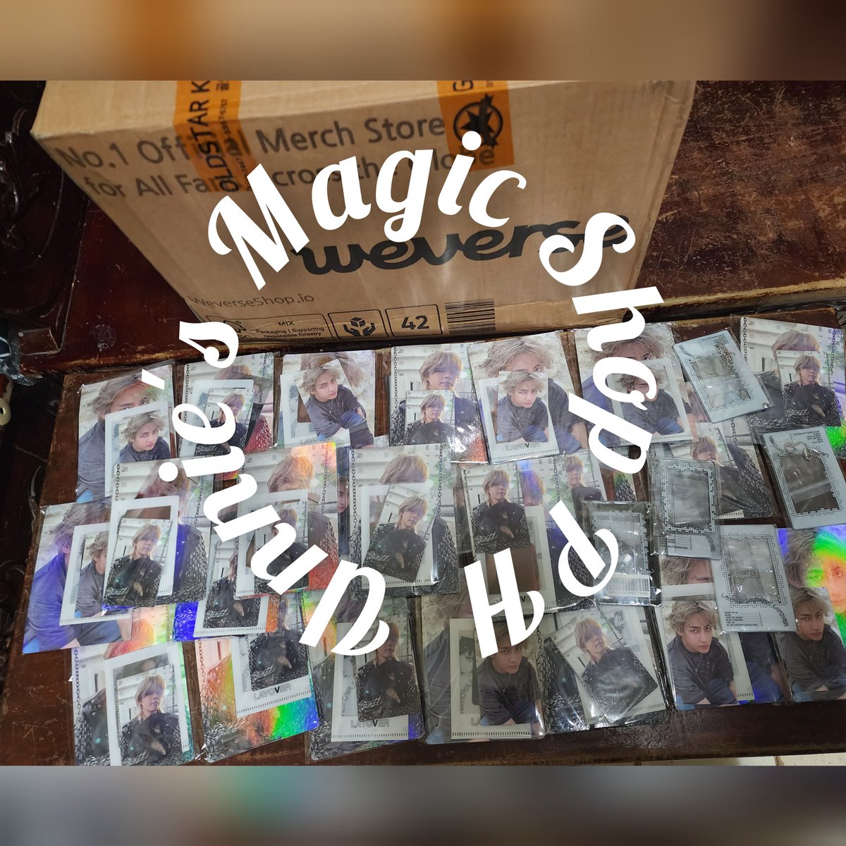 UnniesMagicPH's tweet photo. ‼️ITEMS ARRIVED IN PH‼️

-Layover

Grabe now ko lang nrealized dmi pla nting orders nto🥹

3box puno ng albums ung 2 dko na mbuhat pero aun thank u so much po sa support sa ating V my 40+ pa pong in transit to Ph,sna suportahan dn natin ang ating golden maknae.🙇💜

#UMSPHUpdate https://t.co/6CjEWCAQWt