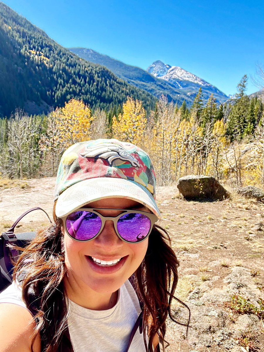 KateVincentLCSW's tweet photo. Just another Summit Sunday (on a Saturday) in Fall-o-rado. Can’t beat the colors🍁🍃 and views of the Aspens 🏔️ in Vail during October. #SummitSunday https://t.co/vlkLcfqWRt