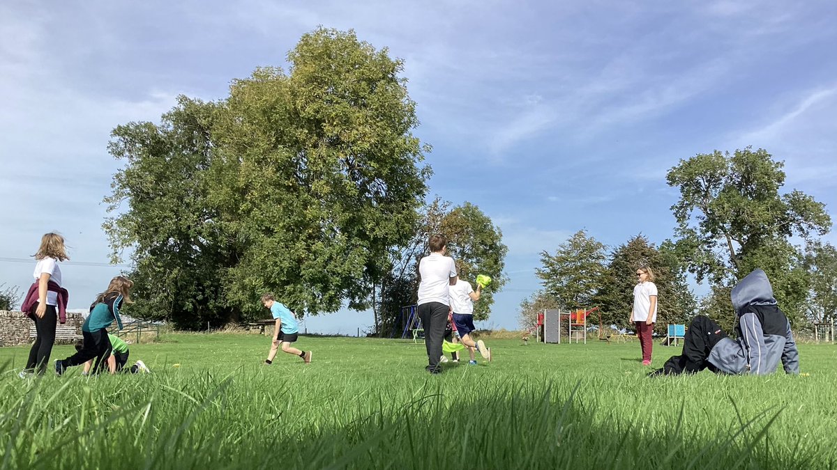 elton_school's tweet photo. Great to make the most of the 🌞 with our @ProgSportEastMi #PElesson. Good to be outside 😃
#SchoolPE #keepingfit #derbyshiredales #peakdistrict #matlock #derbyshire https://t.co/701dByRo1f