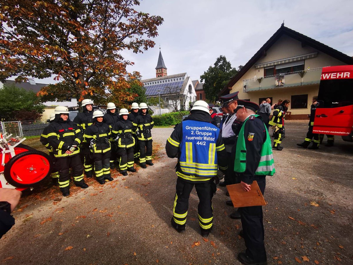 Leistungsabzeichen: Glückwunsch unseren Teilnehmern zu Bronze - feuerwehr-walldorf.de/2023/10/09/lei…

#Feuerwehr #Walldorf #FreiwilligeFeuerwehr #firefighter #firefighterlife #blaulicht #Feuer #Ehrenamt #Übung #LAZ