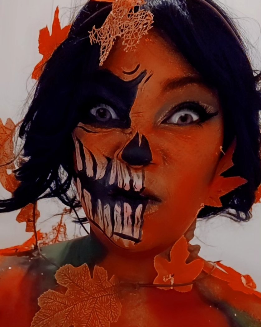 SadeLAvon's tweet photo. Day 4!! 🎃  #31daysofhalloweenmakeup 

@tagbodyartofficial body paint
@bluesquid brushes
@sillyfarm brushes
@krazefx body paint
@avoninsider blackest black eyeshadow 
@Mehron Makeup 

#sfxmakeup
#pittsburghartist
#cosplay  #skull #festiveskull
#halloween2023 #Halloween https://t.co/zwIGFlREKv
