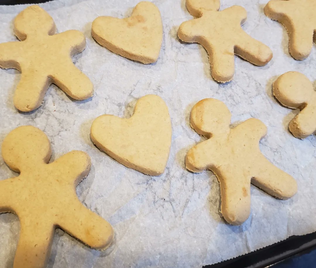 3 ingredient organic dog treats... 

must get bone shaped cookie cutters before pup gets crazy ideas.... 

#puppylove #puppytreats #dogtreats #organicdogtreats #homemadedogtreats #dogsofinstagram #doglover