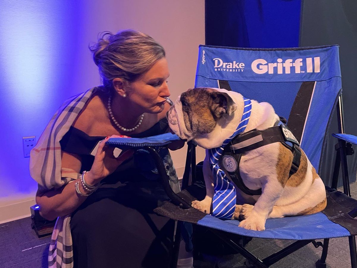 DrakeUGriff's tweet photo. Question: Did The Boss mention me in his speech? I had to go home after the cocktail hour because I needed some rest before Saturday’s events. #FMDS @DrakeUniversity https://t.co/bOd6AtsA5h