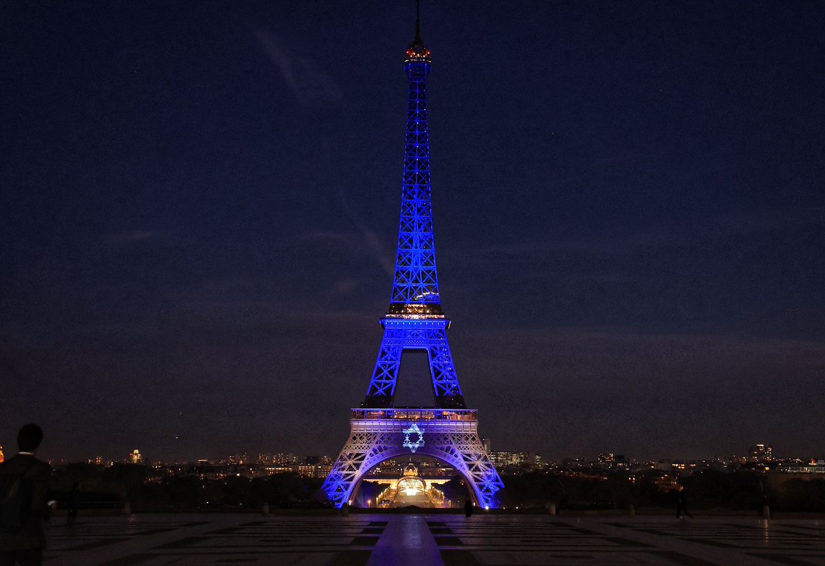 Paris solidaire avec le peuple israélien. 🇮🇱 Paris in solidarity with the Israeli people.