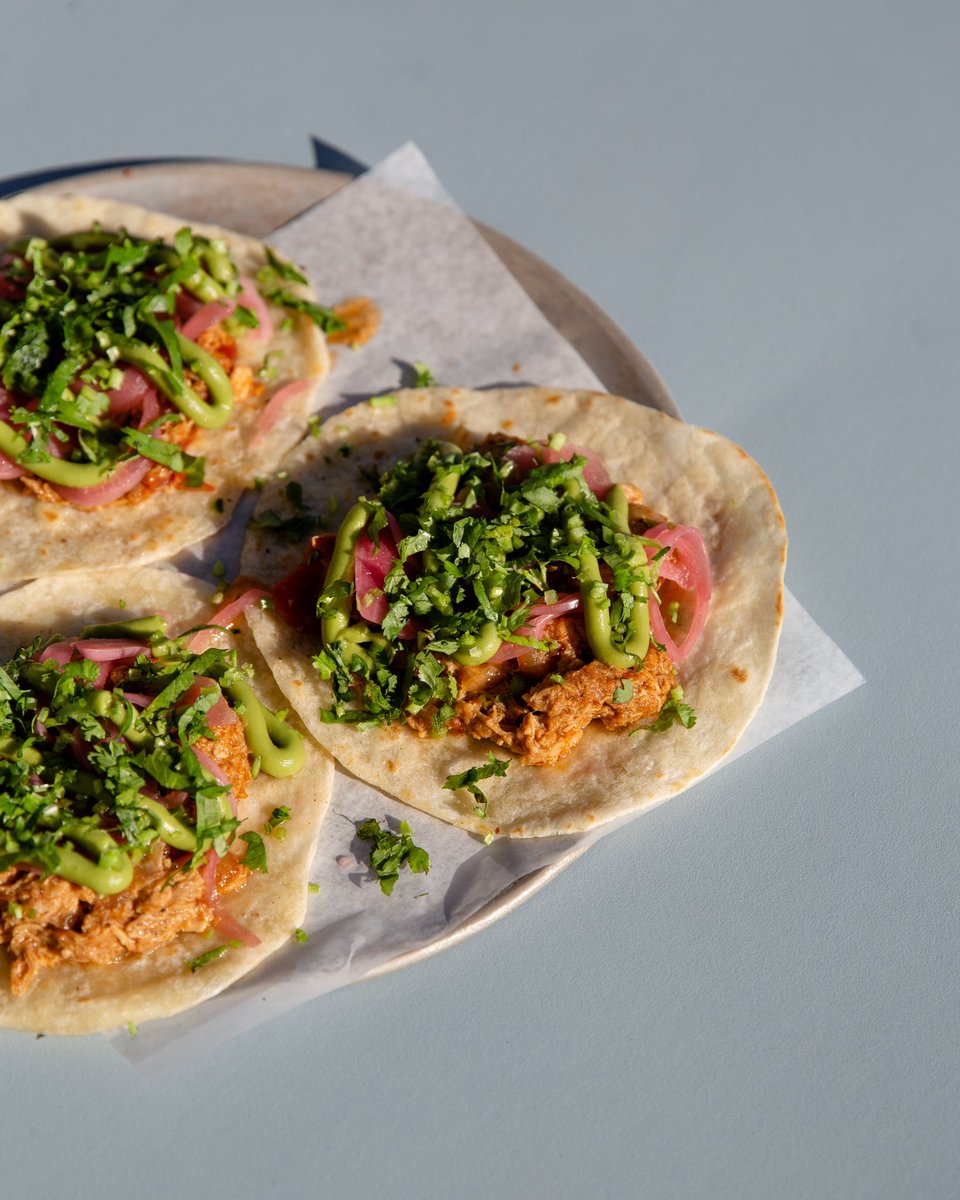 FourWindsBrewCo's tweet photo. CHICKEN TINGA // A full-flavoured crowd pleaser. Shredded chicken tinga, flour tortilla, avocado purée, lime, pickled onion, and cilantro; smokey & soulful with just a hint of heat.
#fourwindsbrewing #hungryeyes #chickentinga #taco https://t.co/hcwjP5rCIm