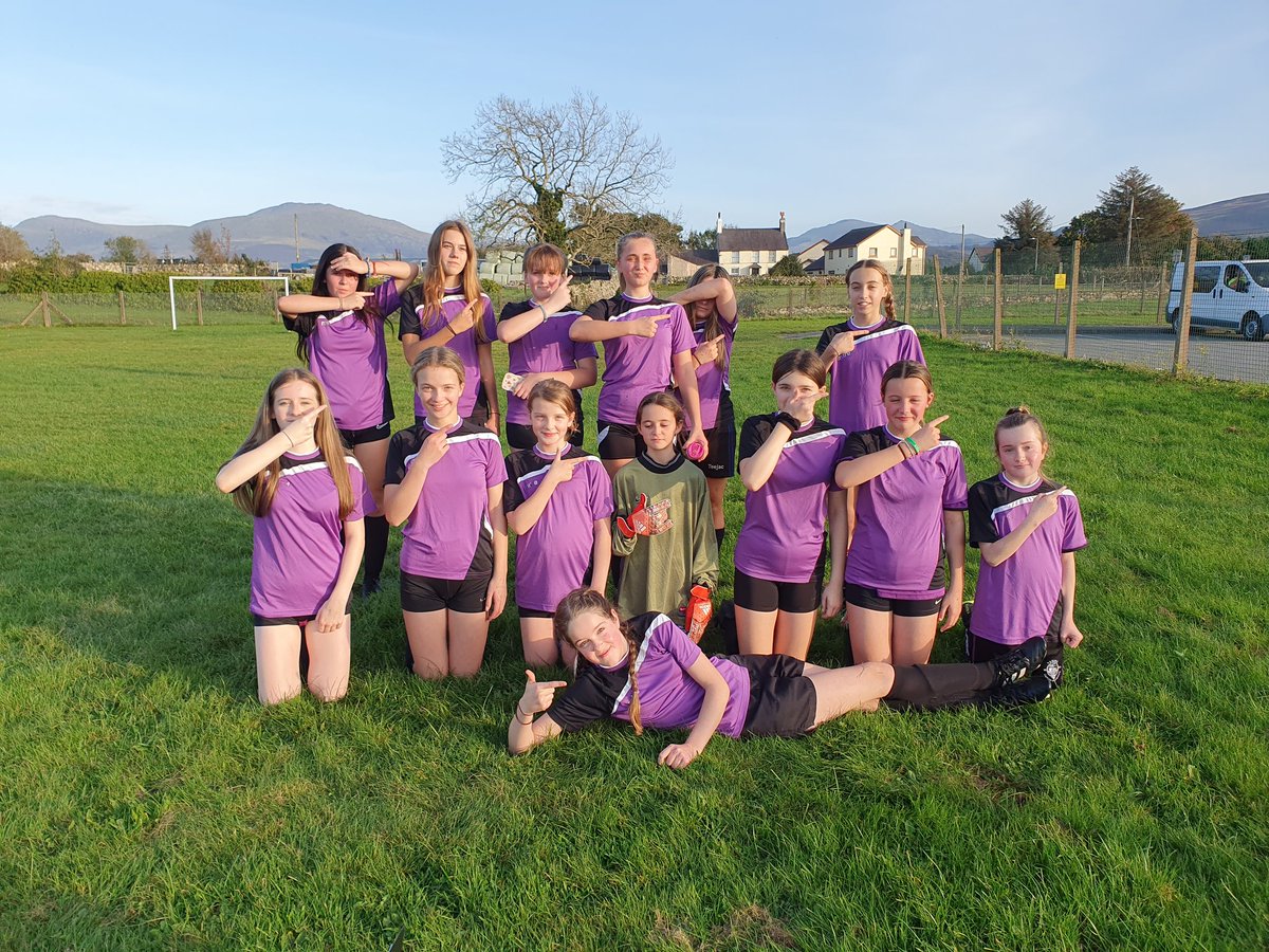 Buddugoliaeth i dîm pêl-droed genethod dan 13 yn rownd cyntaf Cwpan Cymru heddiw. Brynrefail 1 YDH 3 Lilly Wright ⚽️⚽️⚽️ Sêren y gêm - Kasey Cox 👏 Perfformiad gwych gan bawb 👏👌👏 3 - 1 win for the u13 girls vs Brynrefail today. @DavidHughesYDH