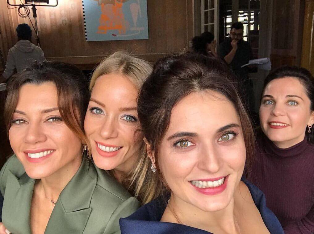 vaesthetict's tweet photo. okulun ilk gununde hayallerimdeki kiz grubunu buldum cok sansliyim sonsuza kadar arkadas kalicaz gibi hissediyorum https://t.co/pwVScYR3Nw