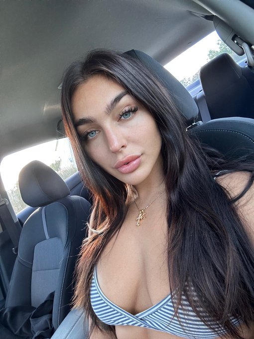 No makeup selfies. Giving my skin a break feels so good. https://t.co/QBPob8d6sO