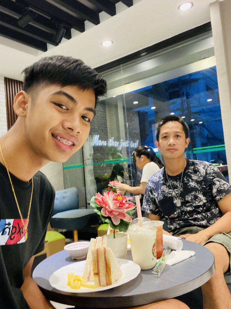 BossJaseShone3's tweet photo. A very rare brother date.. Pagbigyan kay sweldo naman bwas 😂 

#IloiloCity #InfiniTea https://t.co/yf7ccd0GzC