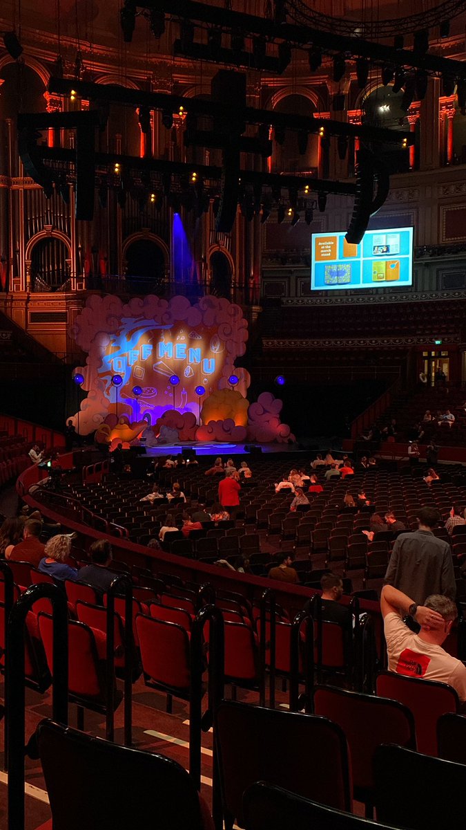 saskialeach_'s tweet image. POPPADOMS OR BREAD?! @OffMenuOfficial #OffMenuLive 🍽️