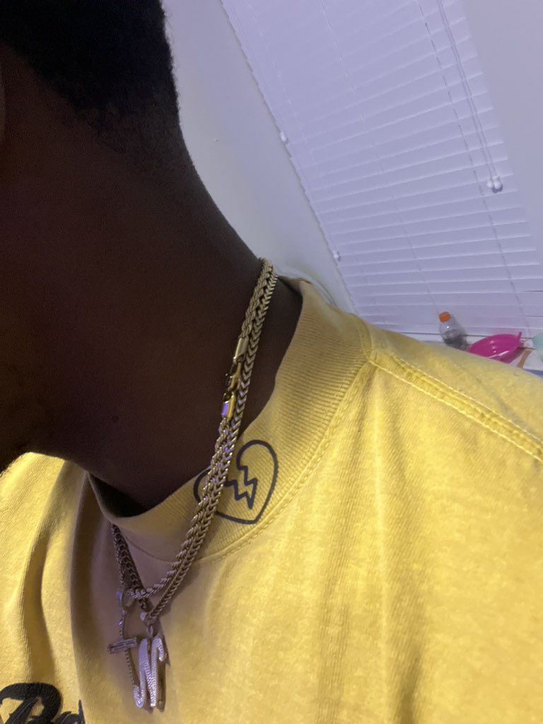 Yon4Real's tweet photo. Come shop the brand 💫 4sale not on sale 
#merch #Thebehlibrand https://t.co/2KoZ8QBbms