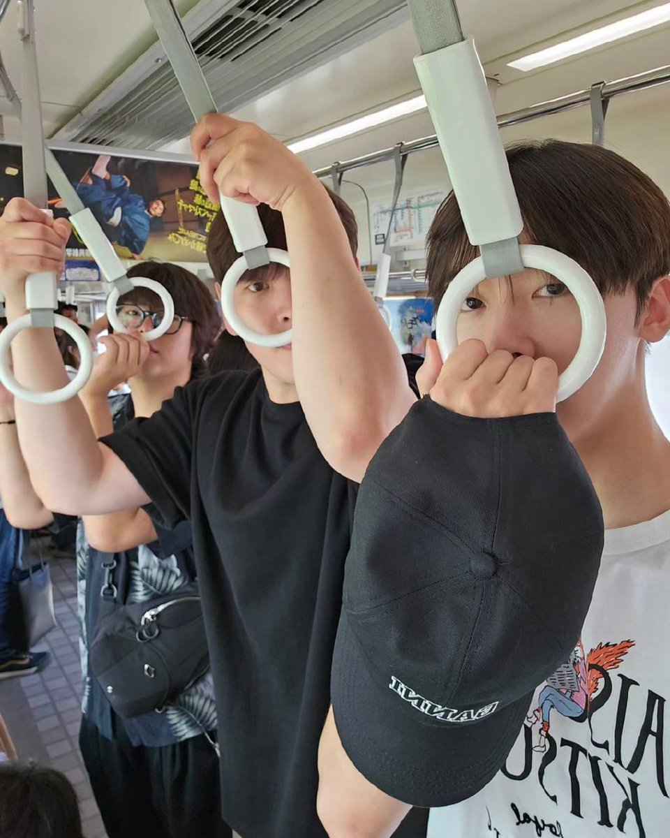 YSanhaBrasil's tweet photo. [INSTAGRAM] 09.10.23 - Atualização de Sanha em seu Instagram, juntamente dos irmãos mais velhos Junha e Jeha. (1/2)

TRAD: "Meus irmãos mais velhos."

🔗: https://t.co/PyDviCPong

#ASTRO #YOONSANHA #아스트로 #윤산하 @offclASTRO https://t.co/8d8hcPprVz