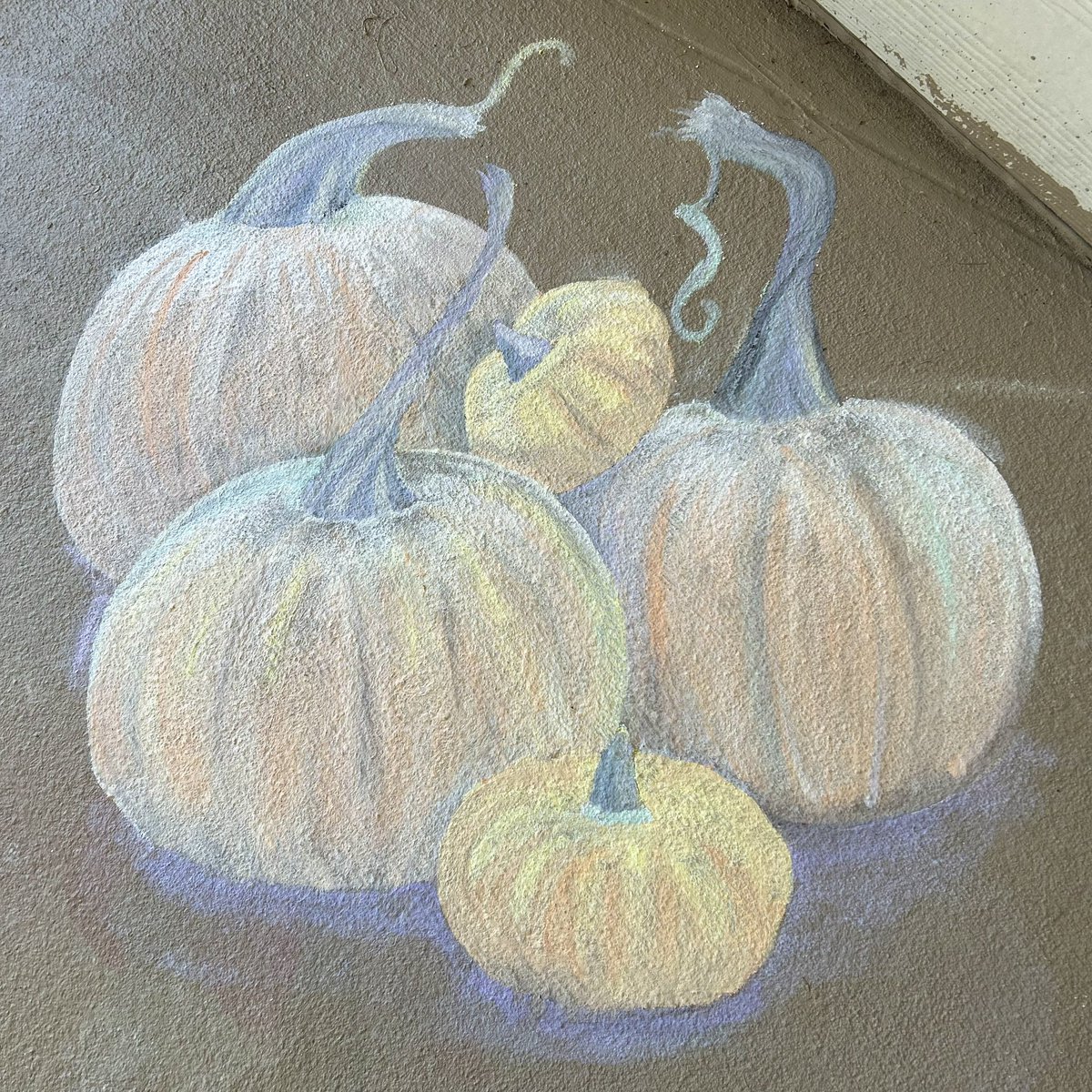 Not-so-spooky pumpkins
#SidewalkChalk #ArtOfTheDay