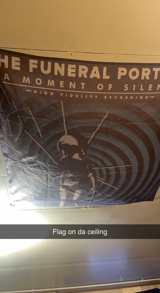 sonnet_57's tweet photo. Privacy sign on the door? No no, @TFP_tweets flag on the ceiling. https://t.co/1XB4re8Gwf