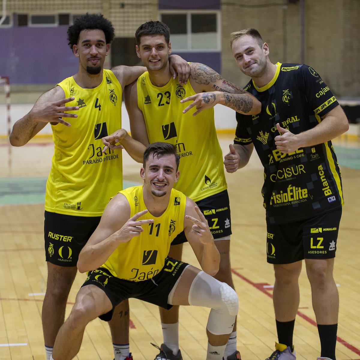 JaenFSbasket's tweet photo. 🤙 𝐋𝐚 𝐛𝐚𝐧𝐝𝐚 𝐝𝐞𝐥 𝐩𝐚𝐭𝐢𝐨 #SomosJaén💛 https://t.co/Y1QbVYHwaI