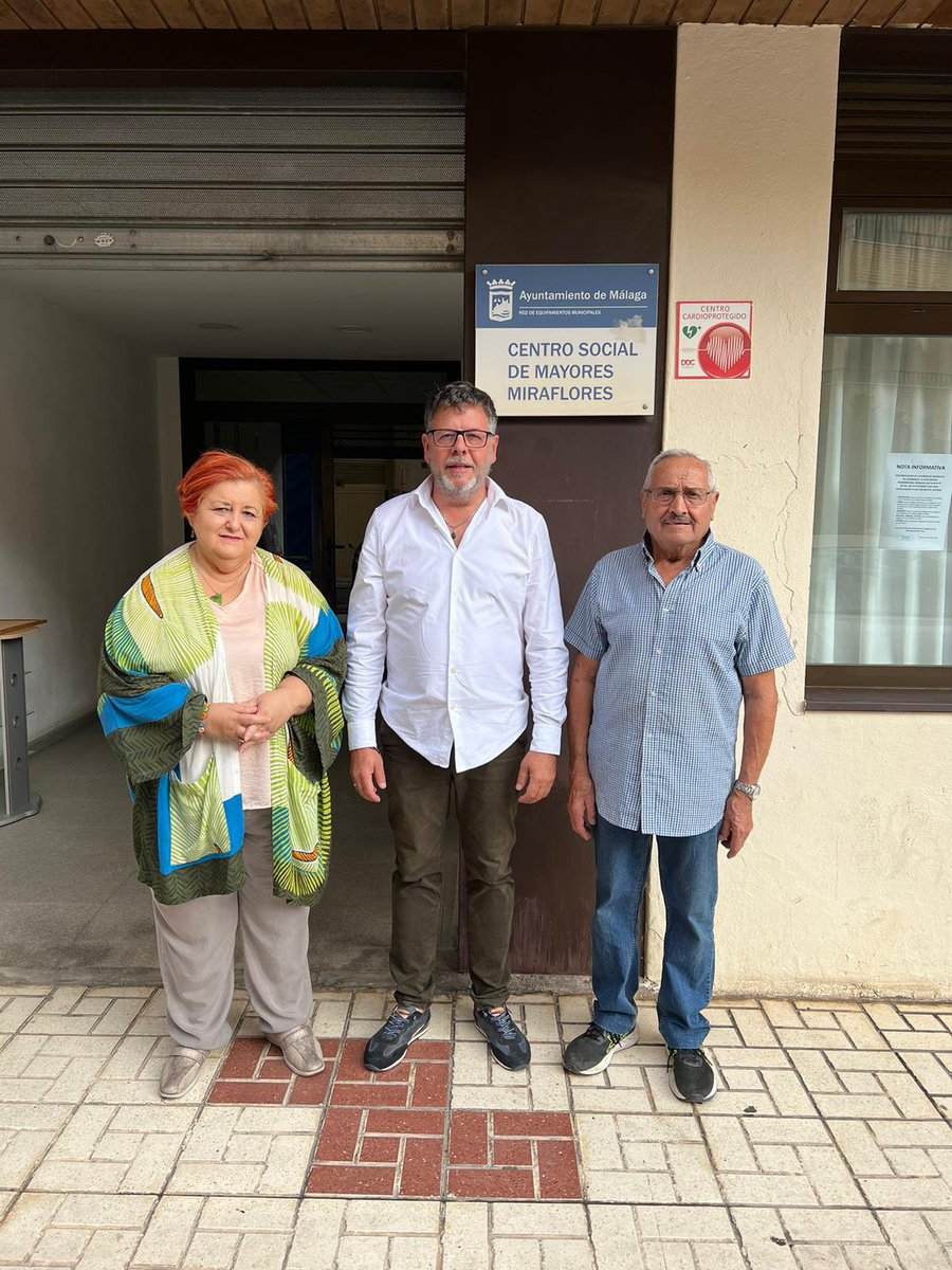 PSOEaytoMalaga's tweet photo. 🗣️ El concejal socialista @jorgequer y compañeros/as de @psoe_miraflores se han reunido hoy con la directiva de la asociación de mayores de Miraflores, que cuenta con casi 1.500 socios/as, para conocer sus necesidades de primera mano. https://t.co/x08Phvnt84