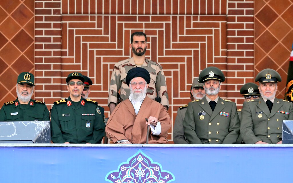 #فوری
ولـی امــر مسلمیـن جهـان و فـرمانـدهـی مـعـظـم کـل قــوا
حضـرت آیـت اللّٰه العـظـمــی امـــام خامـنـــه‌ای(حفظه‌اللّٰه‌)
پیـش از ظهـر روز سـه‌شنـبـه ۱۸مهـرمـاه۱۴۰۲،
ضمن حضـور در یکی از اماکن نظـامی کشور؛
سخنـرانی بسیـار مهـمی خواهند داشت.
#لبیک_يا_خامنه‌ای
#طوفان_الاقصي