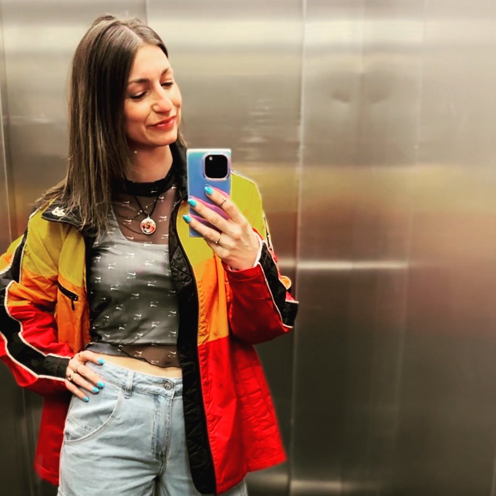 JamieVeronique's tweet image. It seems your outfits are killing it on this tour Mr. Carter. How about some oldschool BSB? I would love to see you rock this coat! #getdown #WhoIAmTour #WhoIAmNiagaraFalls #nickcarter @nickcarter